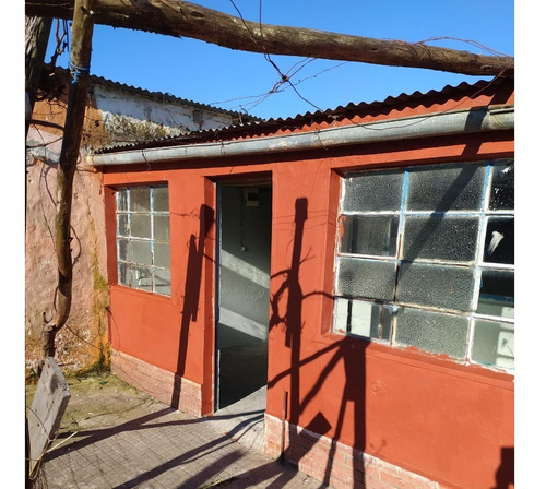 Vendo Casa Antigua A Reciclar Dividida En Dos Con Entradas Independientes