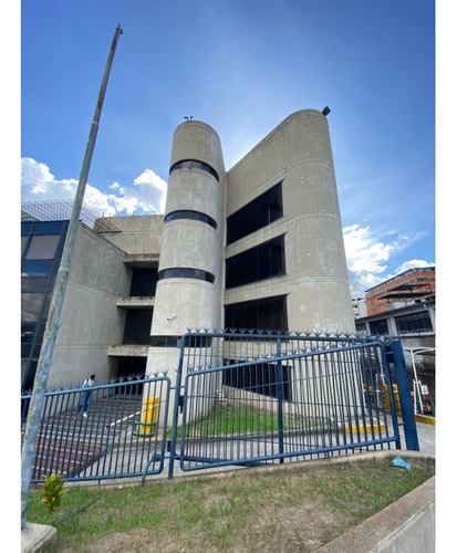 Oficina En Alquiler 135 M2-urb. Los Ruices