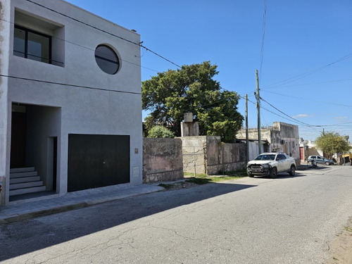 Casa De Diseño A Estrenar, Excelente Calidad Constructiva Y Ubicacion. Dos Dormitorios Y Tres Baño