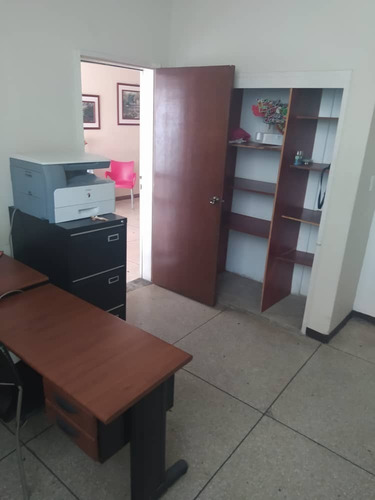 Imagen 12 de 20 de Perfecto Para Remodelar En Pleno Centro De Maracay Espacioso Apto.170 Mts2
