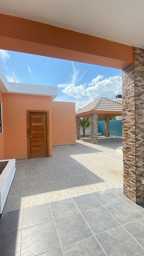 Vendo Preciosa Casa En Tamboril En La Urbanización República De Israel En Santiago, República Dominicana