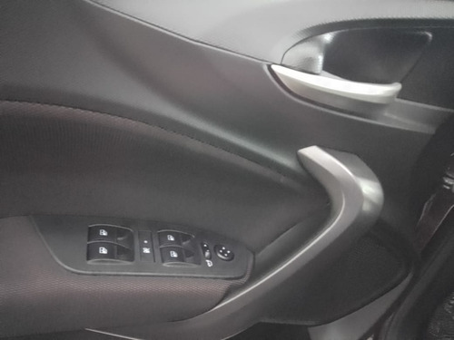 Imagen 15 de 21 de Fiat Toro 1.8 Nafta 170 E-torq Evo Freedom At6