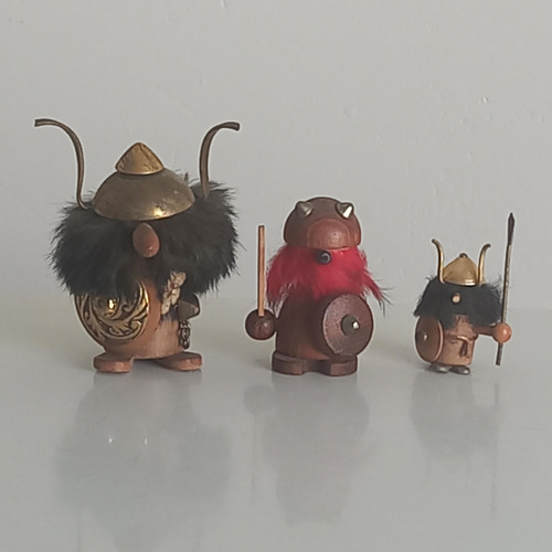 3 Miniaturas Bravos Vikingos De Madera, Bronce Y Piel