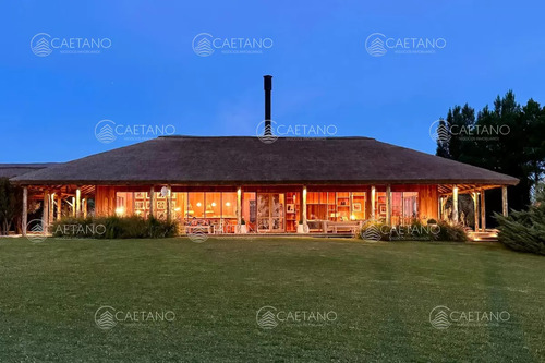Venta Casa En Lujoso Barrio Privado La Barra