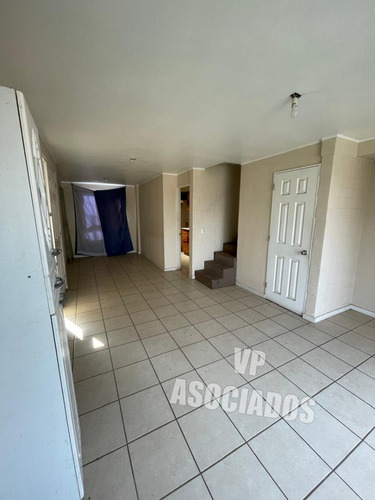 Prop Adjudica En Remate Casa De 3 Pisos Con 3 Dorm Y 3 Baños