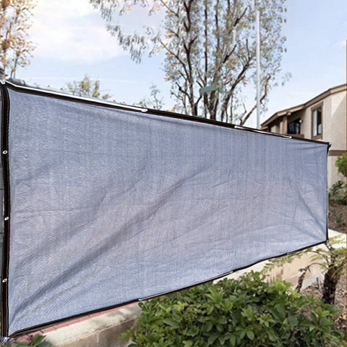 R Nadar Alrededor De Una Sombrilla Para Tomar El Sol Al Aire