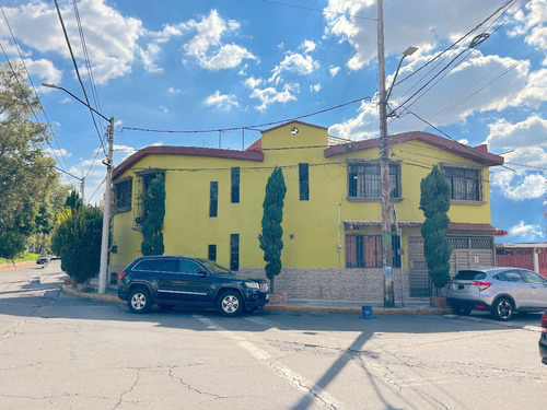 Excelente Casa En Esquina De Avenida Principal  Con Uso Mixto 4 Habitaciones