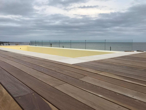 Imagen 3 de 5 de Barandas De Vidrio / Cercos Para Piscina
