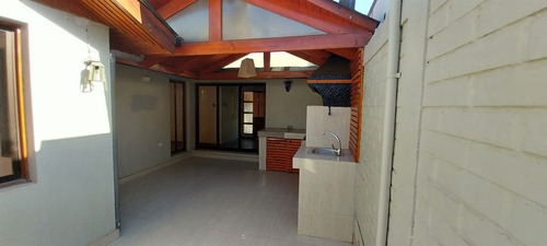 Casa En Venta De 3 Dorm.2 Baños, En Puente Alto