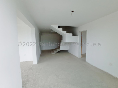Apartamento Penthouse En Venta Obra Limpia Con Planta Electrica Jardin Piscina Cancha Tenis Planta Estef 24-5713