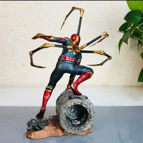 Figura De Acción Spiderman Iron Spider 24cm Avengers Araña