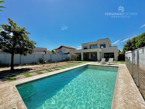 Rinconada - Vende Casa Dos Pisos 3d 3b Piscina - Cond. Cumbr