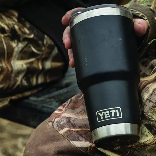  YETI Rambler - Vaso de acero inoxidable con tapa MagSlider, 20  onzas, color negro. : Hogar y Cocina