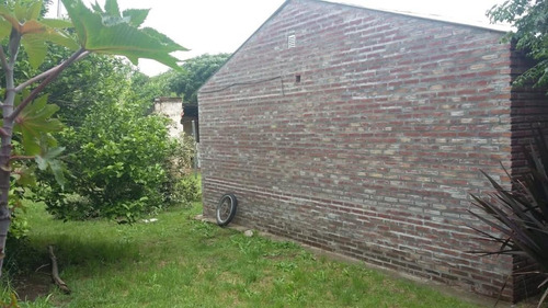 Imagen 3 de 8 de En Venta!! Casa De Pueblo Con Amplio Lote Y Local Comercial - Agustina (ba)