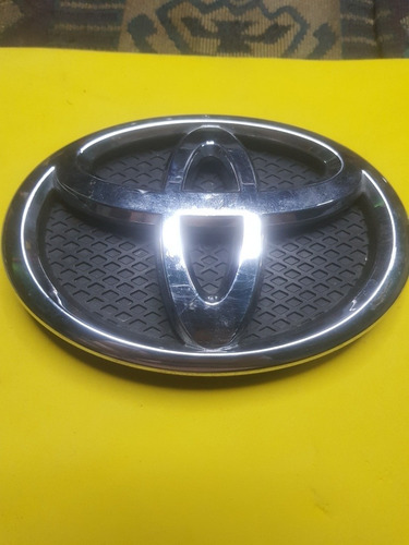 Emblema Parrilla Toyota 