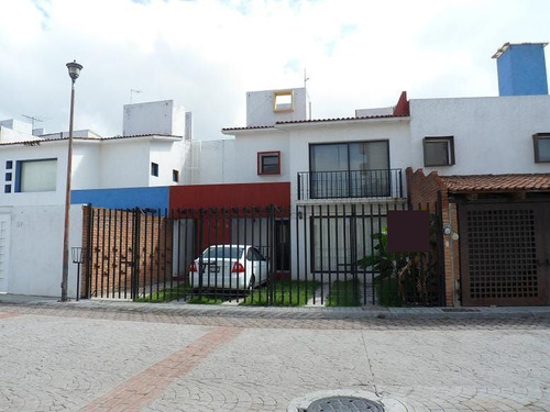 Se Vende Casa En Milenio Iii, Estupenda Ubicación, 3 Recamar