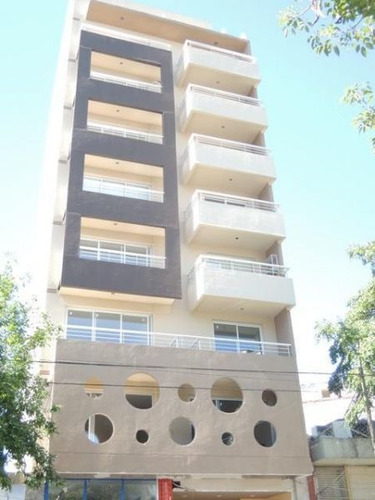 A Estrenar! Amplia Oficina Frente C/balcón - Excelente Zona