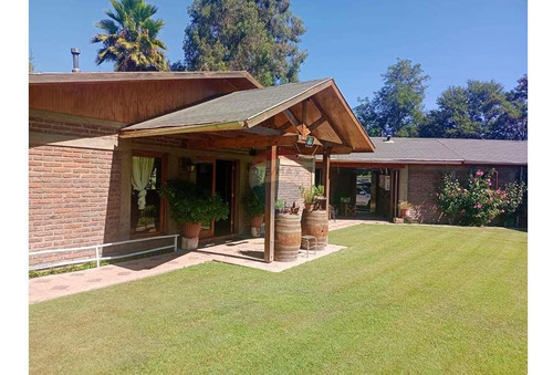Venta De Hermosa Parcela Con Gran Casa Con Cava!!