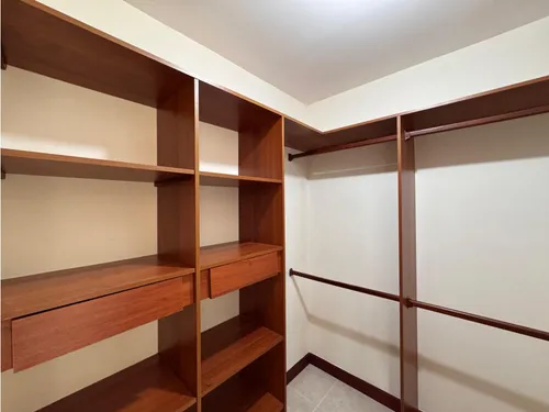 Apartamento En Venta Con Espacios Amplios Poblado (loma De Los Parras)
