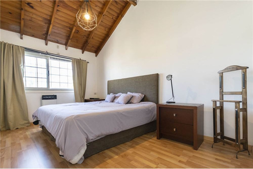 Venta Casa Triplex 4 Amb. Pileta Y Cocheras