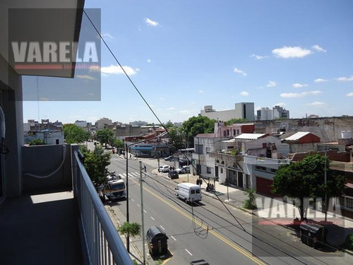 2 Amb. C/balcón Al Frente. A Nuevo. Bajas Expensas: Av. Cobo 555 Oportunidad!!