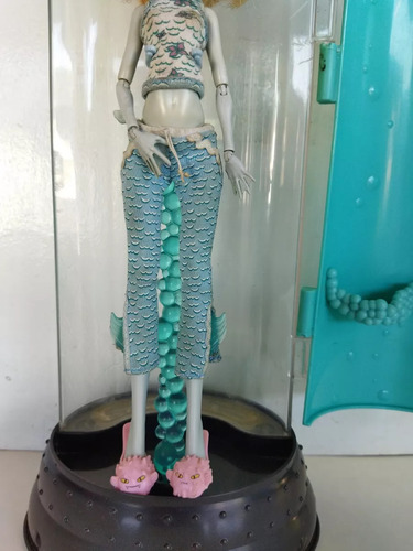 Monster High Lagoona Blue Dead Tired Doll & Hydration Cama (Usado)