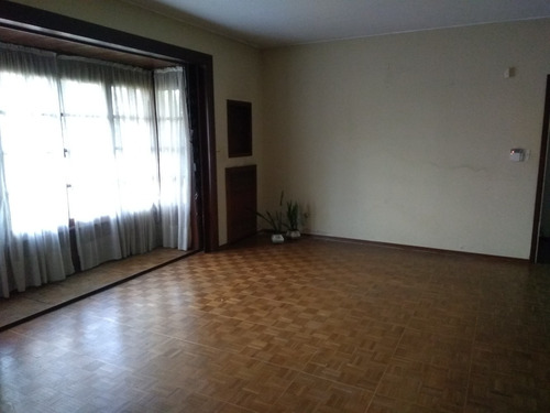 Venta De Fina Casa En Carrasco Centrico De 4 Dorms Y Scio