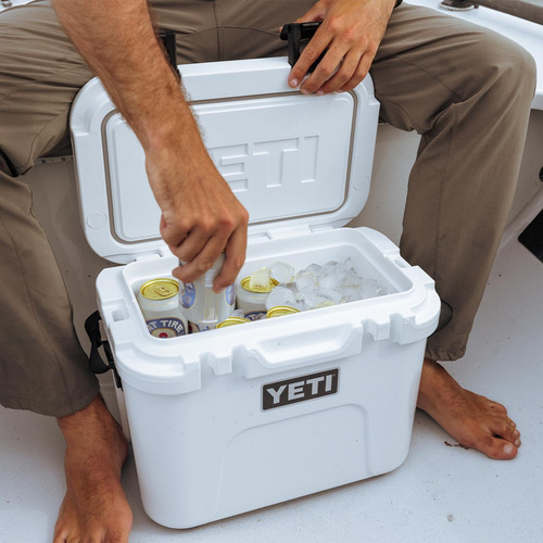 Refrigerador Yeti Roadie 15 Rígido Com Alça Dupla De Carvão