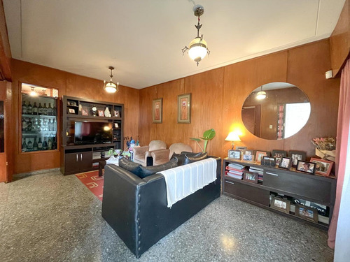 Venta Casa 4 Dormitorios Y Cochera.