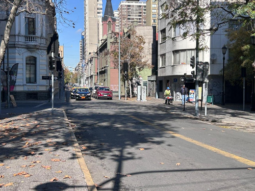 Local Comercial Ideal Farmacia Mac-iver /parque Forestal Pre