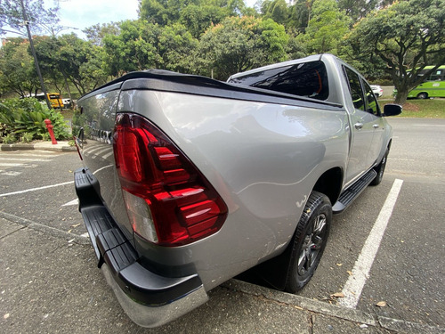 Imagen 8 de 24 de Toyota Hilux 2.4 4x4 2021