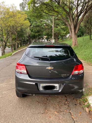 Imagem 6 de 10 de Chevrolet Onix Lt 1.0