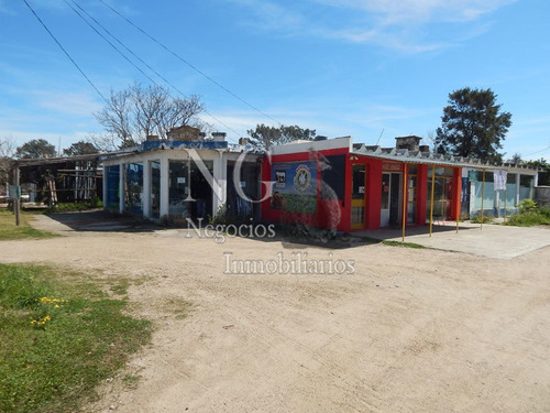 3 Locales Comerciales Y 2 Aptos En Cuchilla Alta
