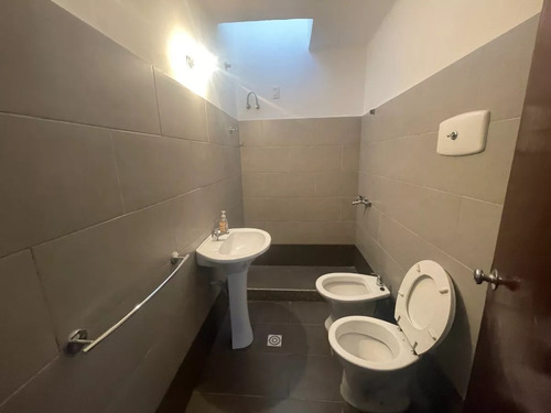 Imagen 3 de 5 de Casa De 3 Dormitorios Con 2 Baños, Patio Y Parrillero Sobre Av. Luis Alberto De Herrera, Parque Batlle!