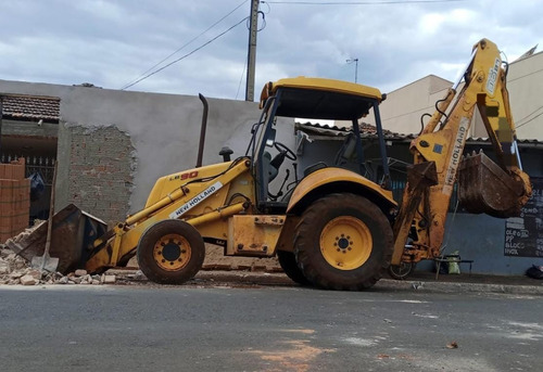 Retroescavadeira 4x2