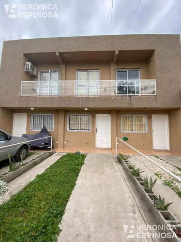 Ph En Venta De Tres Ambientes En Venta, Ituzaingo. Excelente Oportunidad De Inversión.