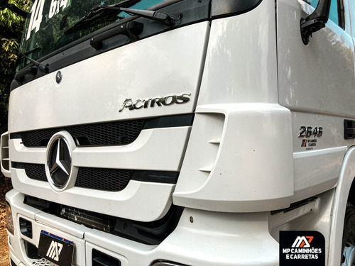 Imagem 3 de 15 de Cavalo Mecânico Mercedes-benz Actros 2646 6x4 2014 Branco
