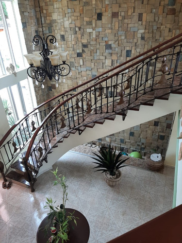 En Metro Country Club Villa En Venta De 915. 91 Mt2 Totalmente Amueblada.