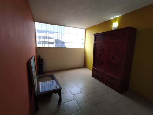 Apartamento Localizado En La Urbanización Las Aves, Cua.