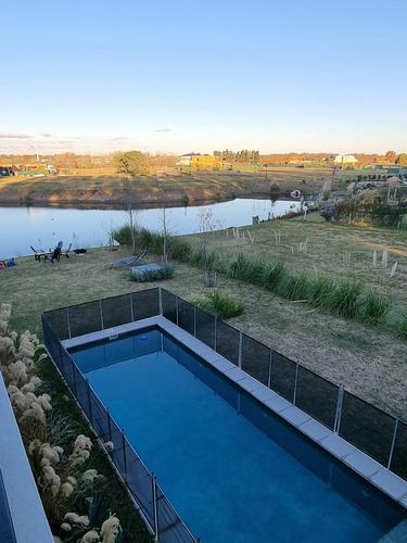 Espectacular Casa Con Vista A La Laguna En Pilará | Vco Propiedades