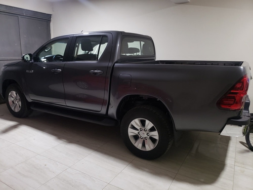 Imagen 2 de 16 de Toyota Hilux 2020 2.8 Cd Srv 177cv 4x2