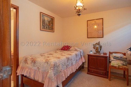 Stephany La Roche Casa En Venta En Santa Paula Mls #23-668