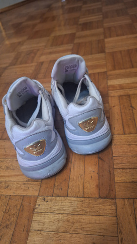 Zapatillas Adidas Falcón (Usado)