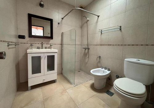 Casa En Venta - 1 Dormitorio 1 Baño - 55.80mts2 - City Bell