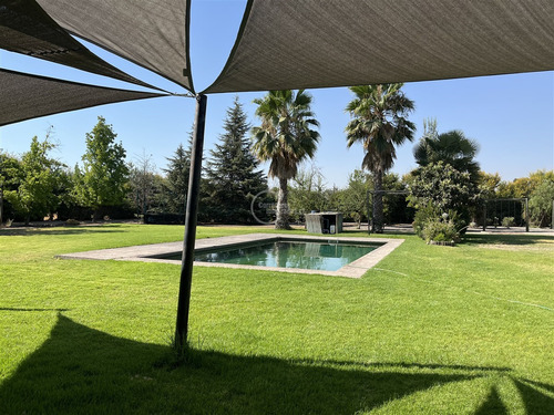 Casa En Venta De 6 Dorm. En Colina
