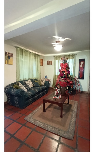 Vende Casa En El Sector El Cucharito. V22-018scu-yceg