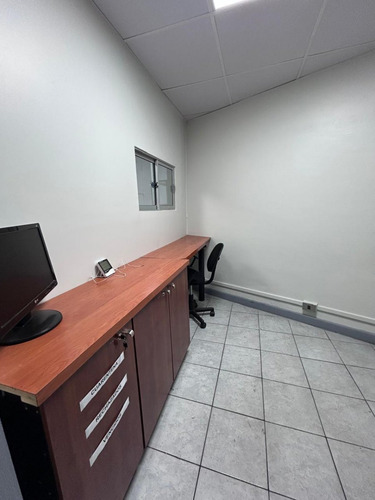 Local Comercial Ideal Farmacia Mac-iver /parque Forestal Pre