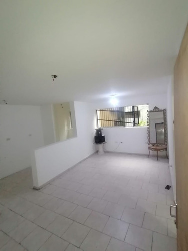 Imagen 1 de 12 de Se Vende Apartamento En Res. Pomarrosa, Paraparal (glc-1099)