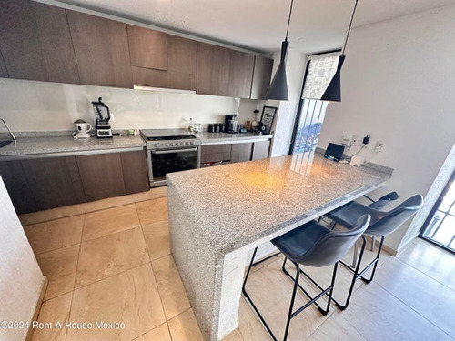 Casa En Venta De 4 Recamaras Y 4 Baños