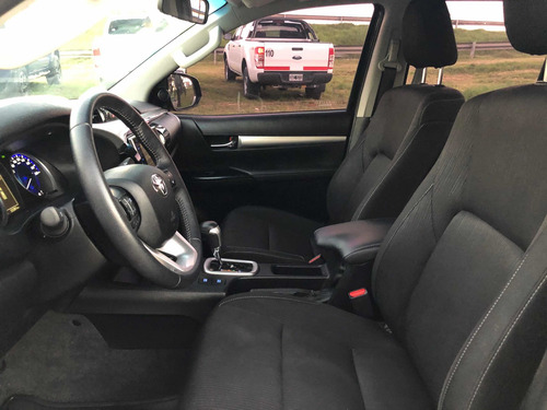 Toyota Hilux 2.8 Cd Srv 177cv 4x4 At 2019